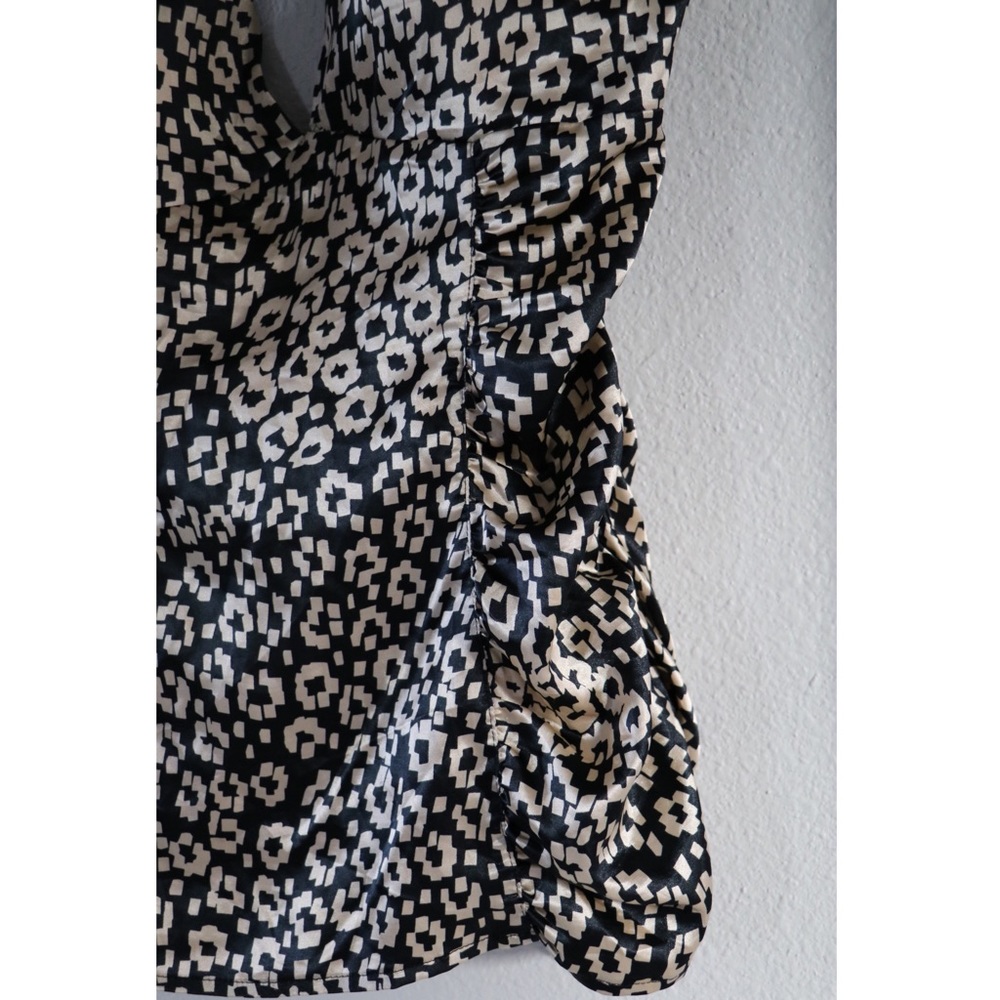 GUESS Ruched Halter Top - Picture 3 of 5